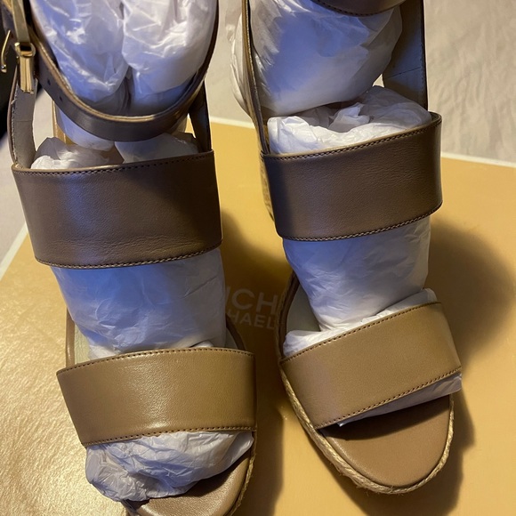 Michael Kors Brand new platform sandals - Picture 3 of 16